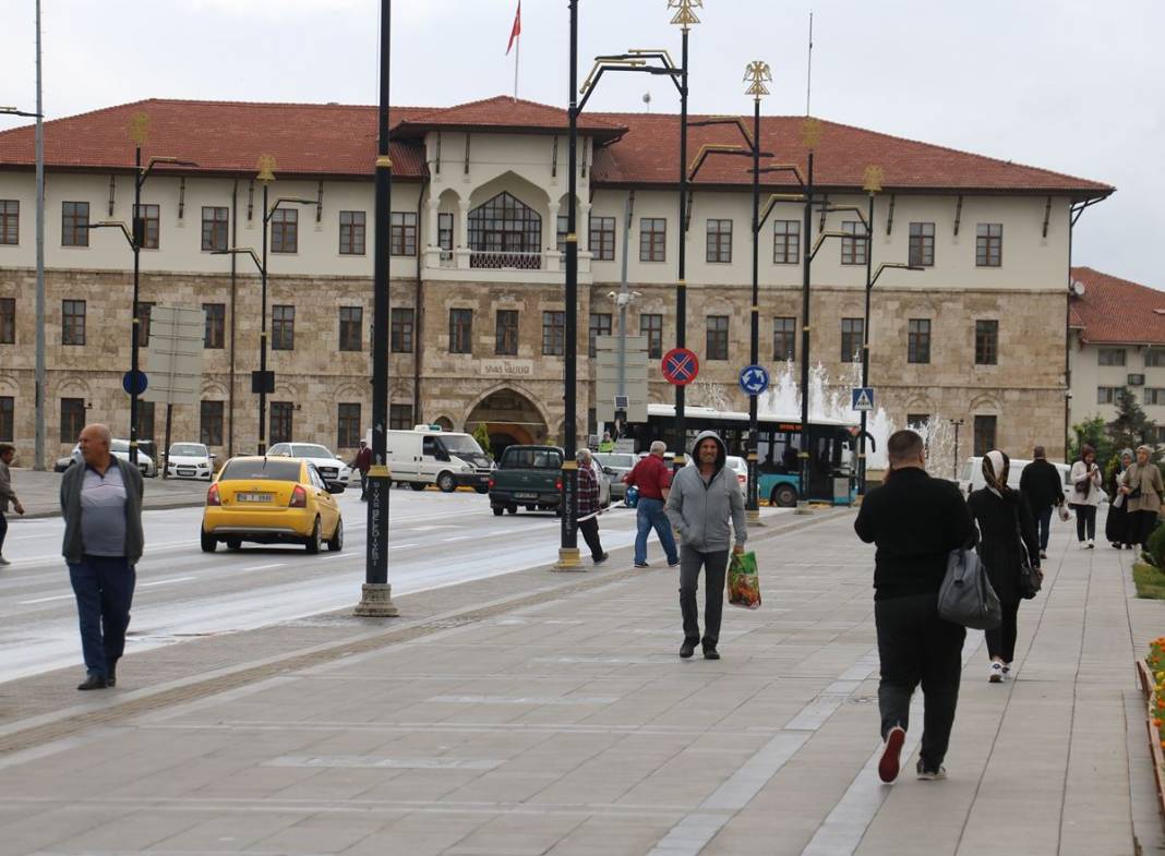 Dünyada sıcaklık rekoru kırılırken Türkiye'deki o kentte hava 13 dereceye düştü! Temmuzda kışlık kıyafetlerle dolaştılar 7